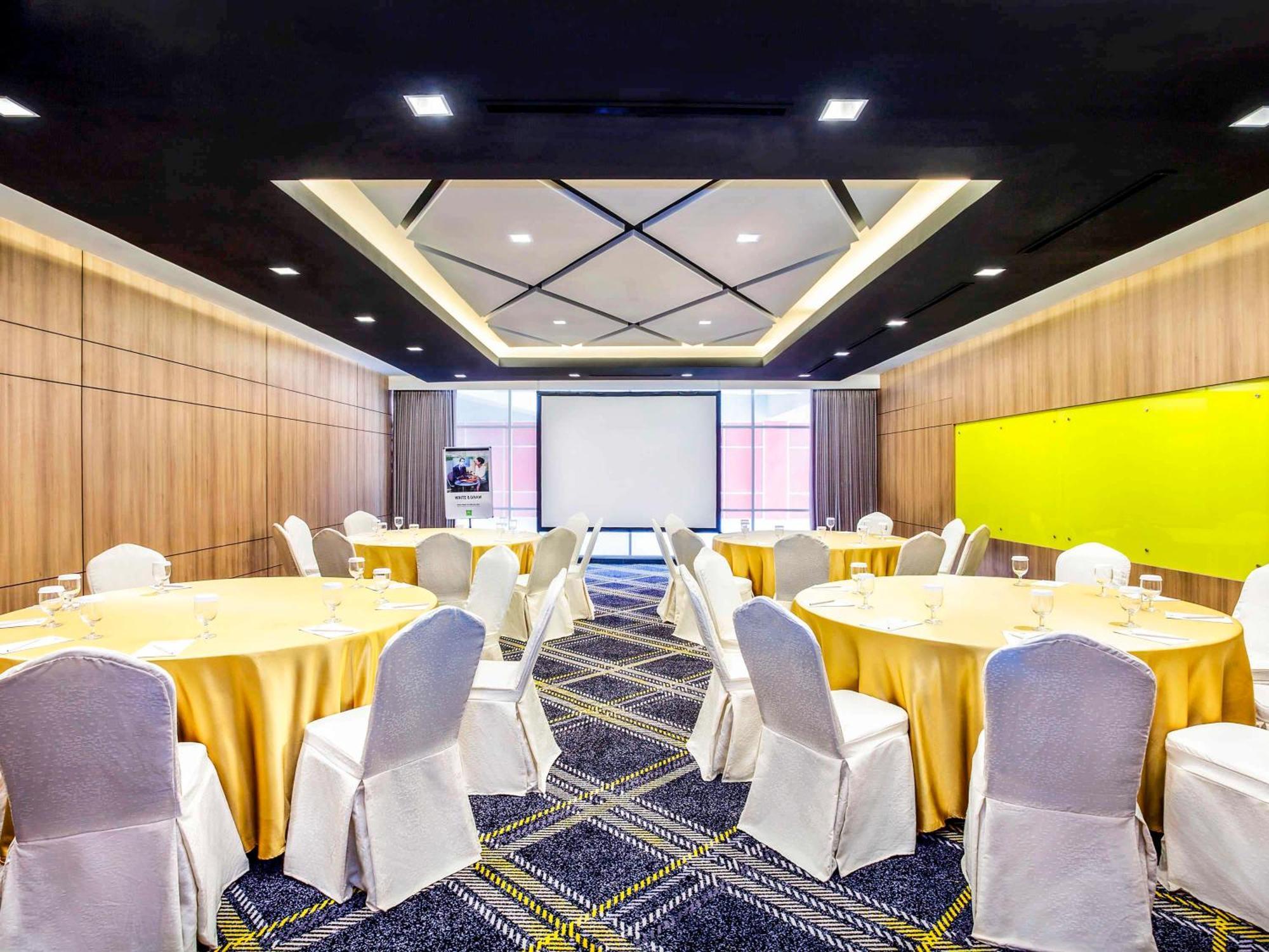 Ibis Styles Bekasi Jatibening Hotel Luaran gambar