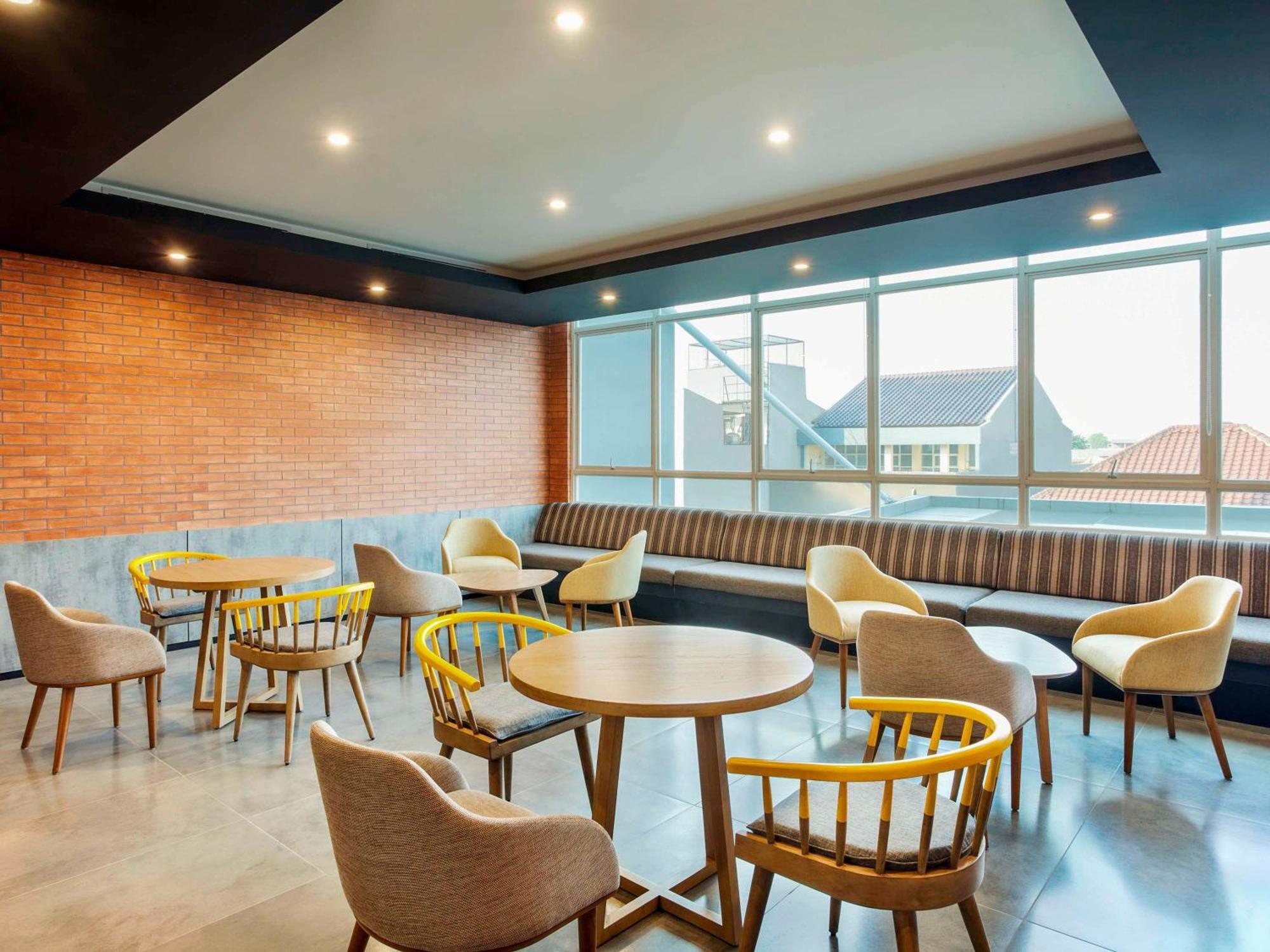 Ibis Styles Bekasi Jatibening Hotel Luaran gambar