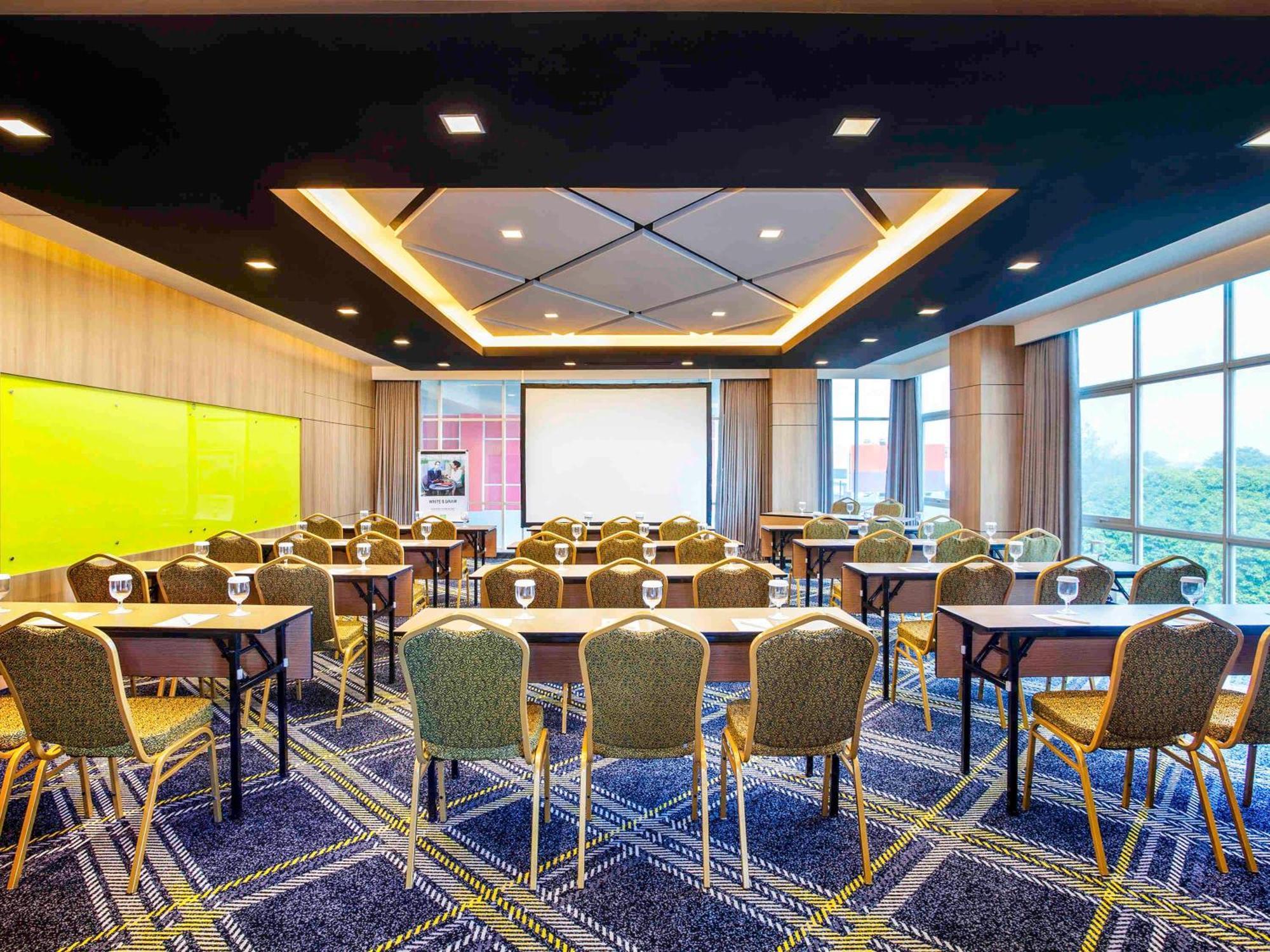 Ibis Styles Bekasi Jatibening Hotel Luaran gambar