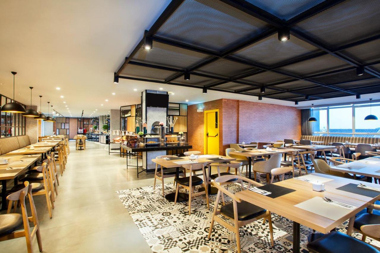Ibis Styles Bekasi Jatibening Hotel Luaran gambar